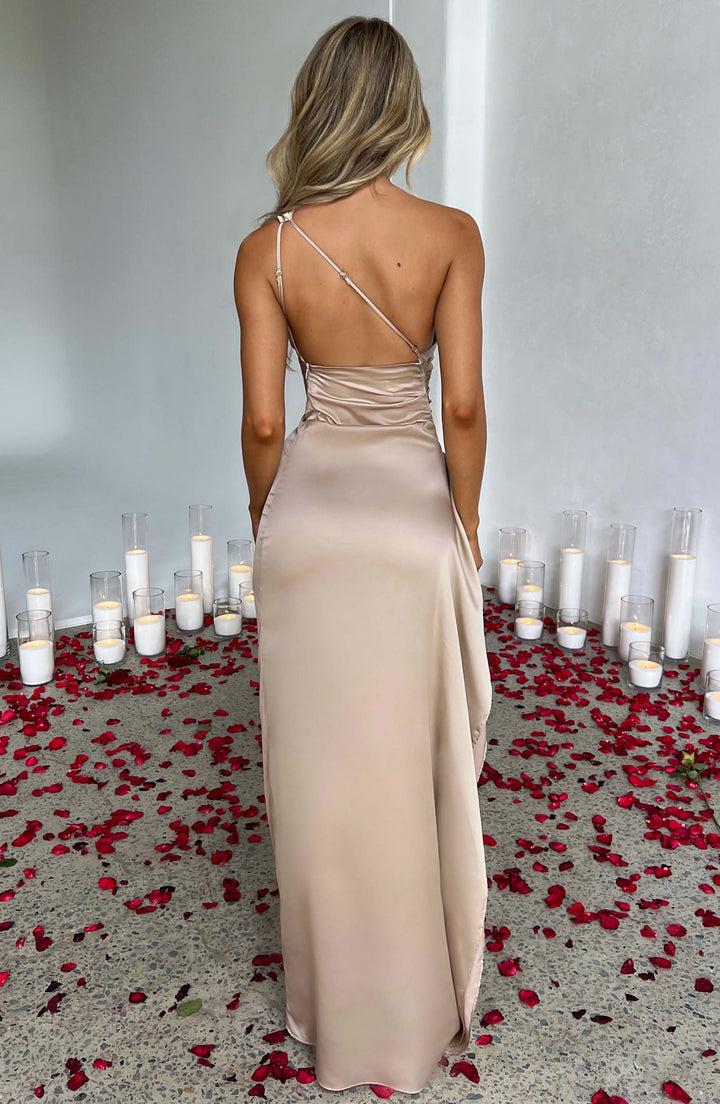 Moellesa | Robe longue plissée satinée à une épaule pour femmes